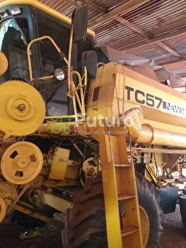 COLHEITADEIRA NEW HOLLAND TC 57 ANO 1994