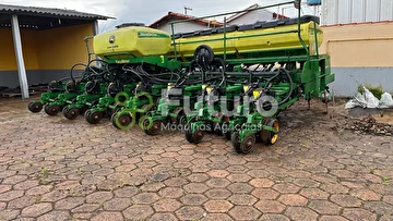 PLANTADEIRA JOHN DEERE 2130 ANO 2015
