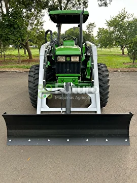 TRATOR JOHN DEERE 5605 ANO 2008