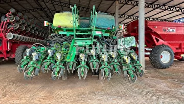 PLANTADEIRA JOHN DEERE DB 74 ANO 2013