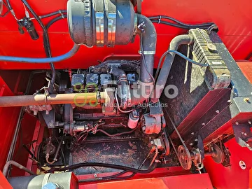 COLHEITADEIRA MASSEY FERGUSON 5650 ANO 2003