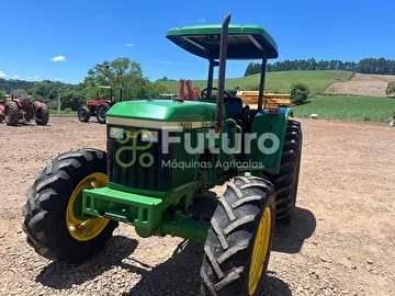 TRATOR JOHN DEERE 5700 ANO 2001