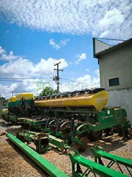 PLANTADEIRA JOHN DEERE 2130 ANO 2013