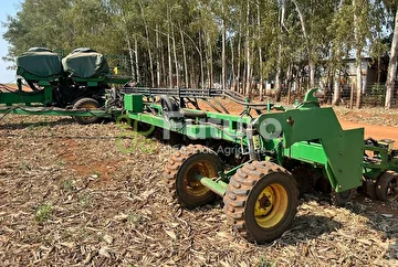 PLANTADEIRA JOHN DEERE DB 74 ANO 2013