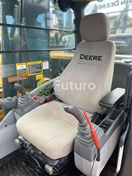 ESCAVADEIRA JOHN DEERE 210 GLC ANO 2023