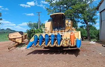 COLHEITADEIRA NEW HOLLAND TC 57 ANO 2002