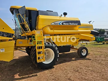 COLHEITADEIRA NEW HOLLAND TC 57 ANO 2007