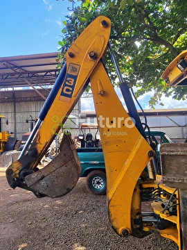RETROESCAVADEIRA JCB 3C ANO 2009