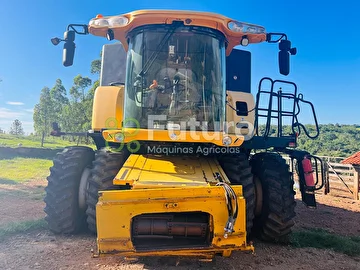 COLHEITADEIRA NEW HOLLAND CR 9060 ANO 2011