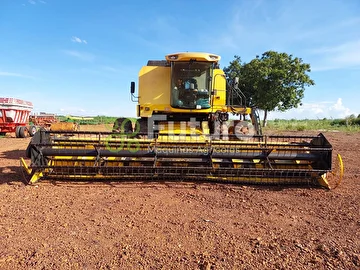 COLHEITADEIRA NEW HOLLAND TC 5090 ANO 2014
