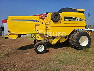 COLHEITADEIRA NEW HOLLAND TC 57 ANO 2007