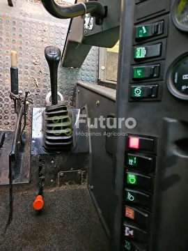 COLHEITADEIRA NEW HOLLAND TC 57 ANO 2006