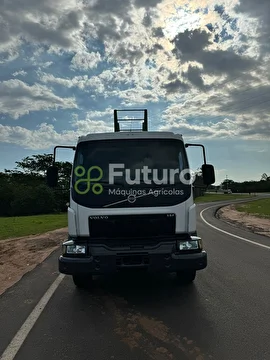 CAMINHÃO VOLVO 270 ANO 2014