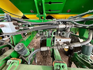 PLANTADEIRA JOHN DEERE 2113 ANO 2016