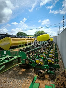 PLANTADEIRA JOHN DEERE 2130 ANO 2013