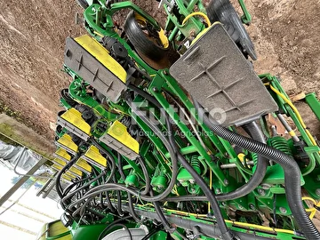 PLANTADEIRA JOHN DEERE 2113 ANO 2016