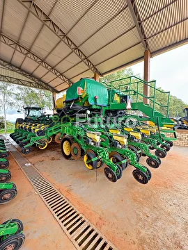 CONJUNTO TRATOR JOHN DEERE 8270R ANO 2012