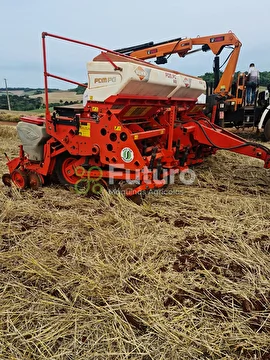 PLANTADEIRA KUHN PDM PG 900 ANO 2013