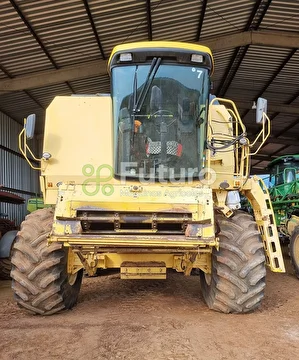 COLHEITADEIRA NEW HOLLAND TC 59 ANO 2004