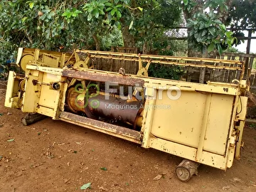 COLHEITADEIRA NEW HOLLAND 4040 ANO 1982