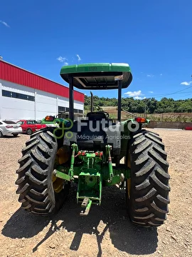TRATOR JOHN DEERE 5700 ANO 2001