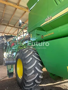 COLHEITADEIRA JOHN DEERE 1550 ANO 2002