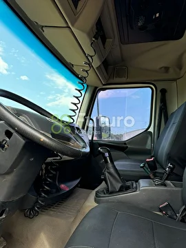 CAMINHÃO VOLVO 270 ANO 2014