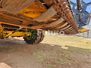 COLHEITADEIRA NEW HOLLAND TC 57 ANO 2007