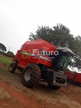 COLHEITADEIRA MASSEY FERGUSON 5650 ANO 2002
