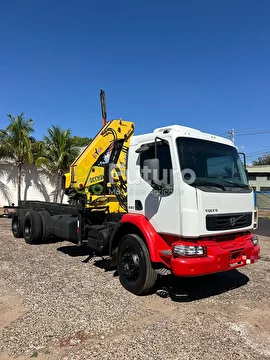 CAMINHÃO VOLVO VM 330 ANO 2012