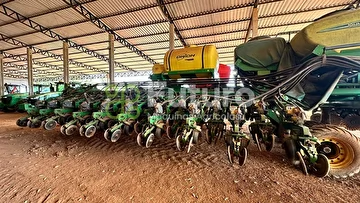 PLANTADEIRA JOHN DEERE DB 74 ANO 2013