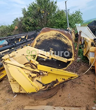 COLHEITADEIRA NEW HOLLAND TC 59 ANO 2004