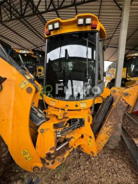 RETROESCAVADEIRA JCB 4CX ANO 2008