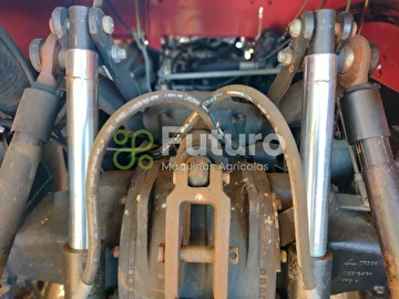 TRATOR MASSEY FERGUSON 650 ANO 2003
