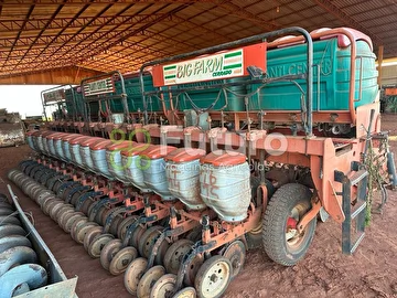 PLANTADEIRA PLANTICENTER BIG FARM ANO 2010