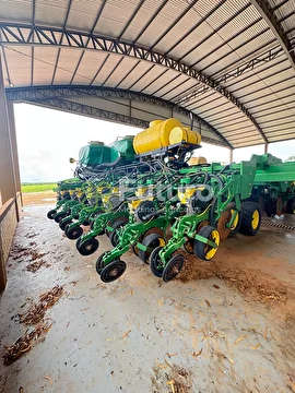 CONJUNTO TRATOR JOHN DEERE 8270R ANO 2012