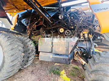 COLHEITADEIRA NEW HOLLAND CR 9060 ANO 2011