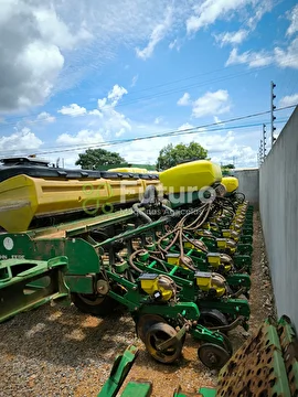 PLANTADEIRA JOHN DEERE 2130 ANO 2013