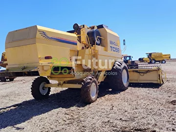 COLHEITADEIRA NEW HOLLAND TC 59 ANO 2003