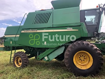 COLHEITADEIRA JD 1550 C/ PLAT 22 PÉS