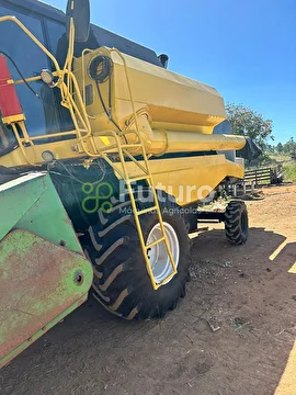 COLHEITADEIRA NEW HOLLAND TC 57 ANO 1999