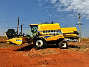 COLHEITADEIRA NEW HOLLAND TC 5090 ANO 2014