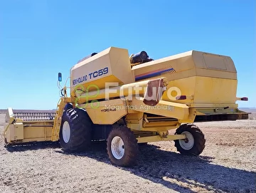 COLHEITADEIRA NEW HOLLAND TC 59 ANO 2003