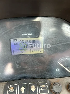 RETROESCAVADEIRA VOLVO BL 70B ANO 2012