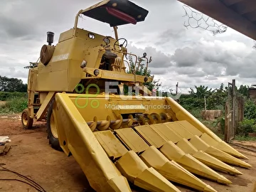 COLHEITADEIRA NEW HOLLAND 4040 ANO 1982