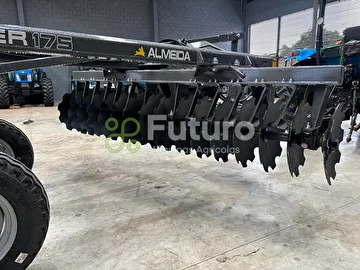 GRADE NIVELADORA ALMEIDA LEVELER 175 ANO 2004