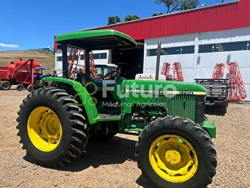 TRATOR JOHN DEERE 5700 ANO 2001