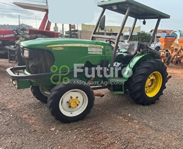 TRATOR JOHN DEERE 5425N ANO 2011