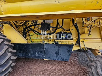 COLHEITADEIRA NEW HOLLAND TC 57 ANO 2006