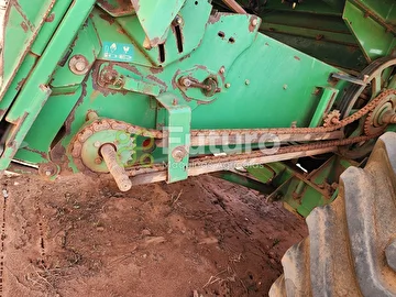 COLHEITADEIRA JOHN DEERE 1550 ANO 2004
